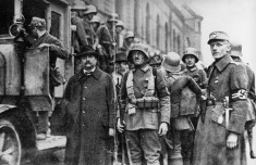 Bild 033: Verhaftung sozialdemokratischer Stadträte während des Hitler-Putsches [Archiv der Sozialen Demokratie]